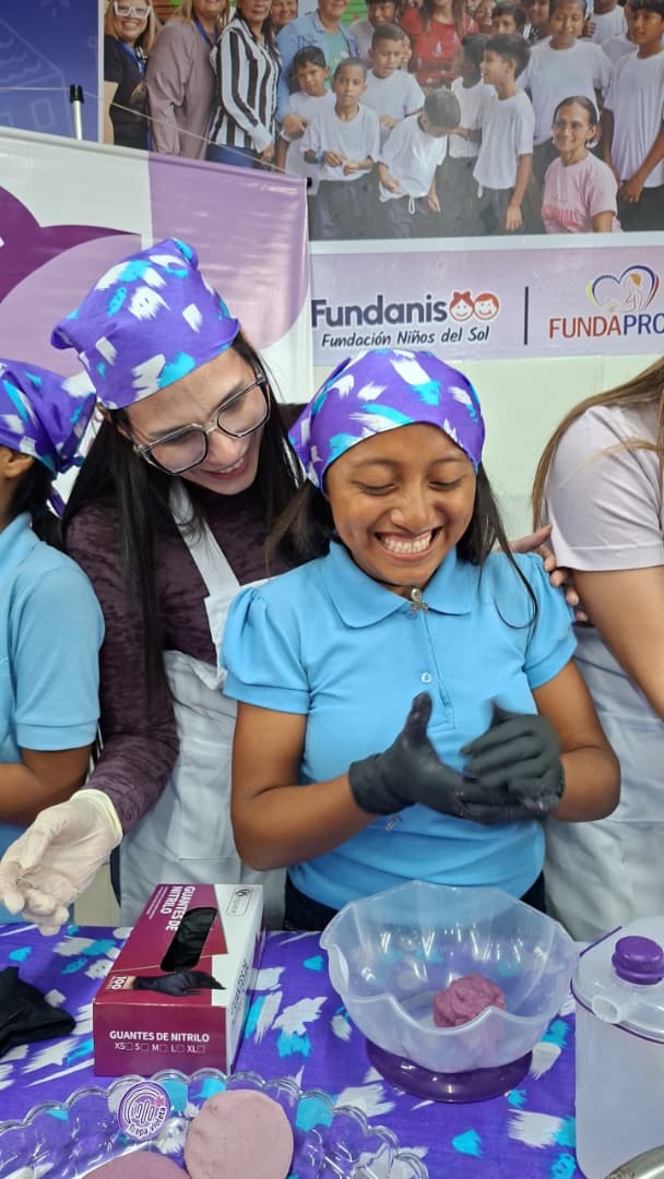 FUNDANIS sorprendió con su «Arepa Violeta»