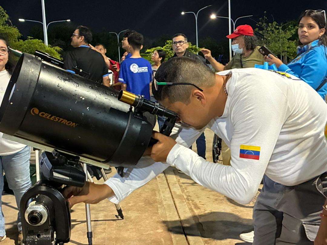 La «Ruta del Astrobús»despliega la magia de la astronomía en Maracaibo