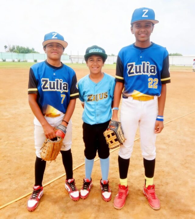 Dereck-Delgado-pitcher-y-short-stop-y-Cesar-Garcia-oufield