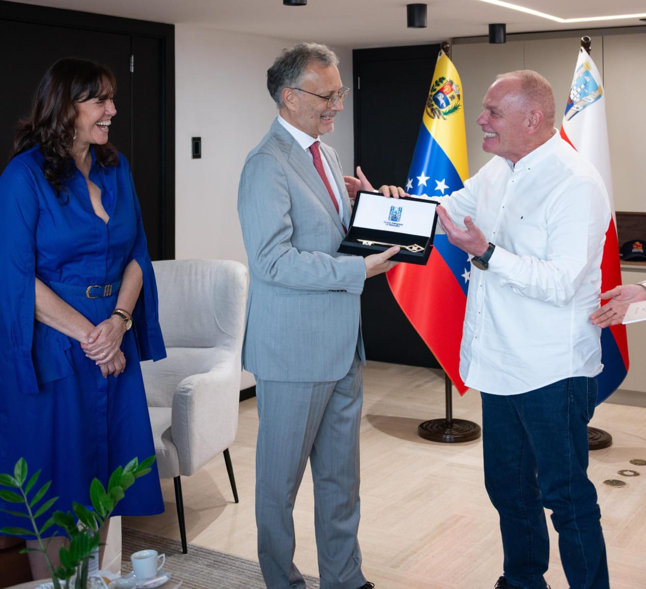 MARACAIBO: Alcaldía entregó llaves de la ciudad al embajador de la República Italiana en Venezuela