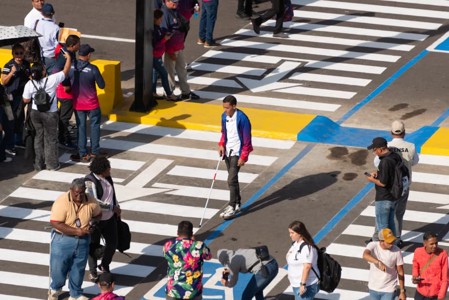 Todos aplauden, el Paso Peatonal en el casco central lo aprueba el pueblo…