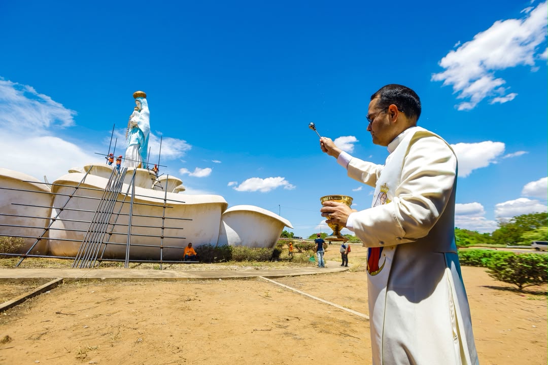 Gobernación del Zulia inició restauración del Monumento a la Virgen de Chiquinquirá en la C1