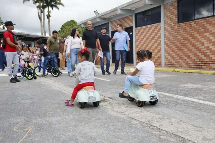 DOBLETE SÍSMICO: Casi 15 mil refugiados en campamentos transitorios