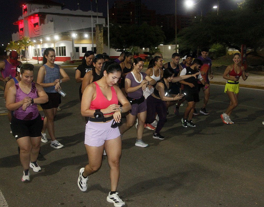 Atletas «running» participan activamente en la Ciclovía de Maracaibo