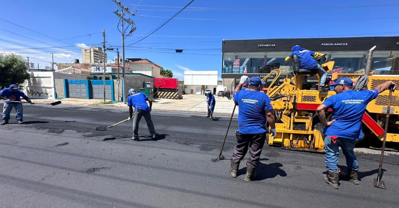 Asfaltaditas y demarcaditas: Alcaldía de Maracaibo recupera vialidad en Avenidas 13, 13A y 14