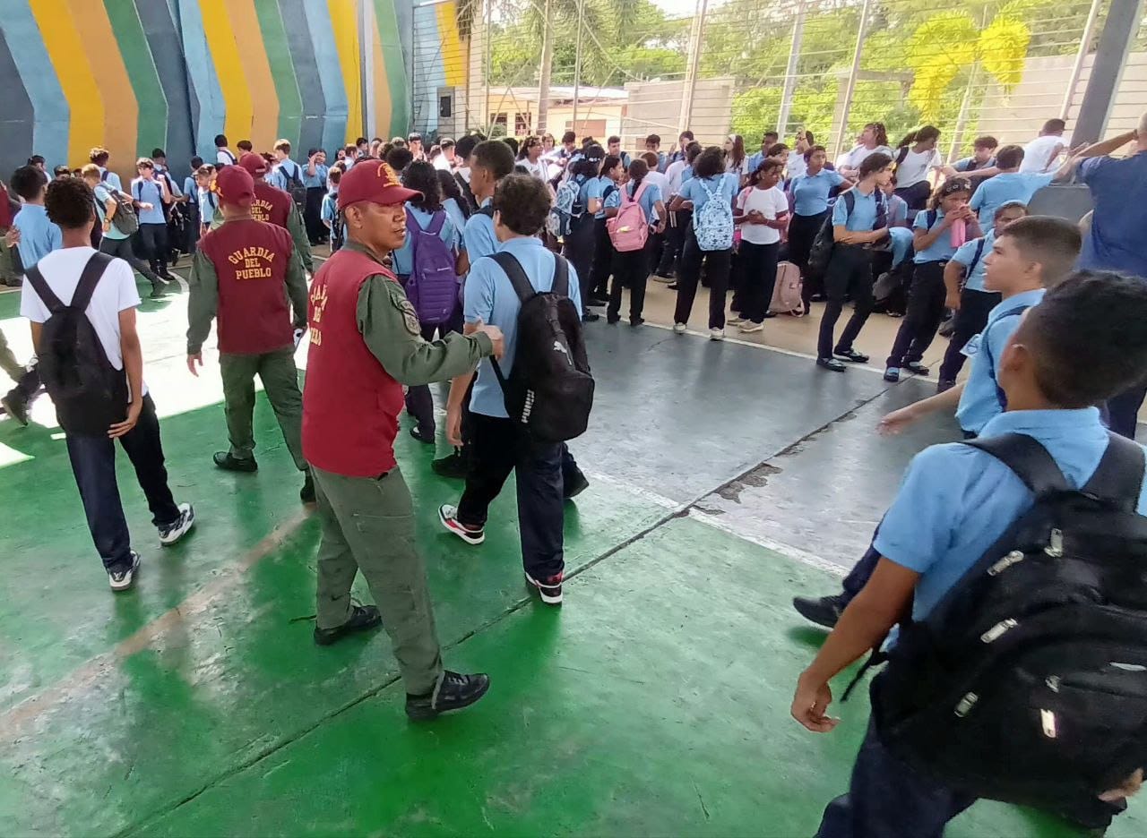 Con éxito realizan Simulacro Nacional de Gestión de Riesgos en escuelas del Zulia para fortalecer la cultura de prevención