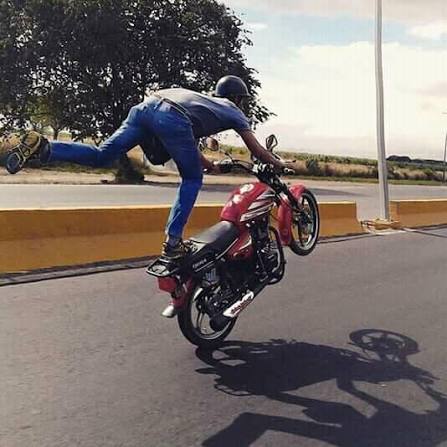 Polimaracaibo y Seguridad Ciudadana sancionarán a motorizados que hagan motopiruetas en vías públicas